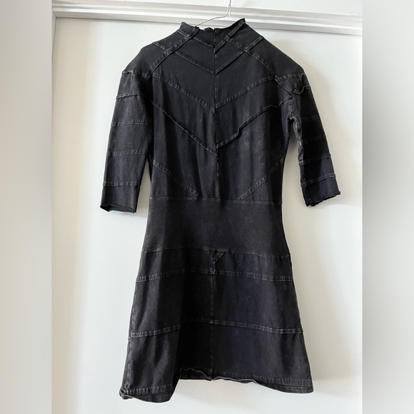 DEMOBAZA Top Dress from 2022 Winter Collection - Picture 1 of 4